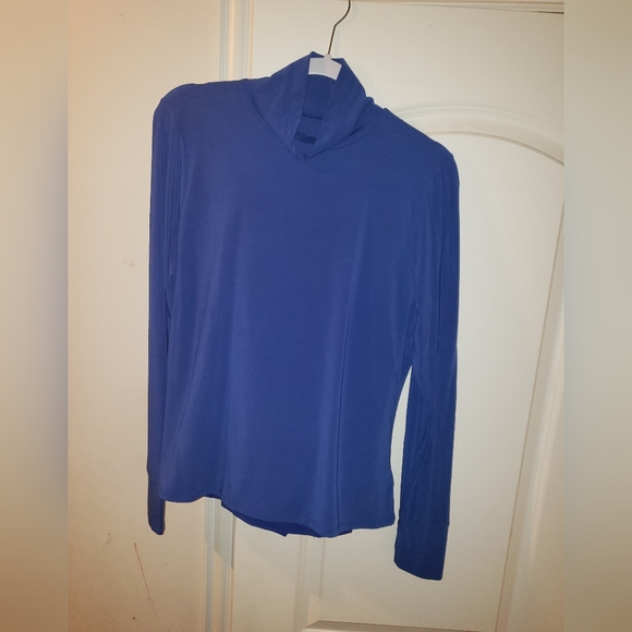 GapFit Snap-Hem Fleece-Lined Sweatpants and GapFit Breathe Turtleneck - Picture 2 of 10